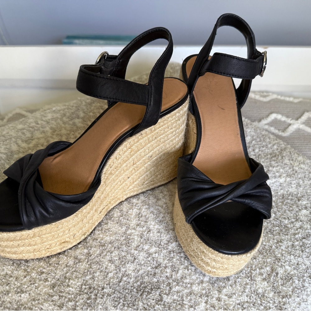 Crown Vintage Black and Tan Wedge Sandals